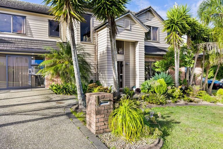 Photo of property in 1 Seresin Crescent, Flat Bush, Auckland, 2016