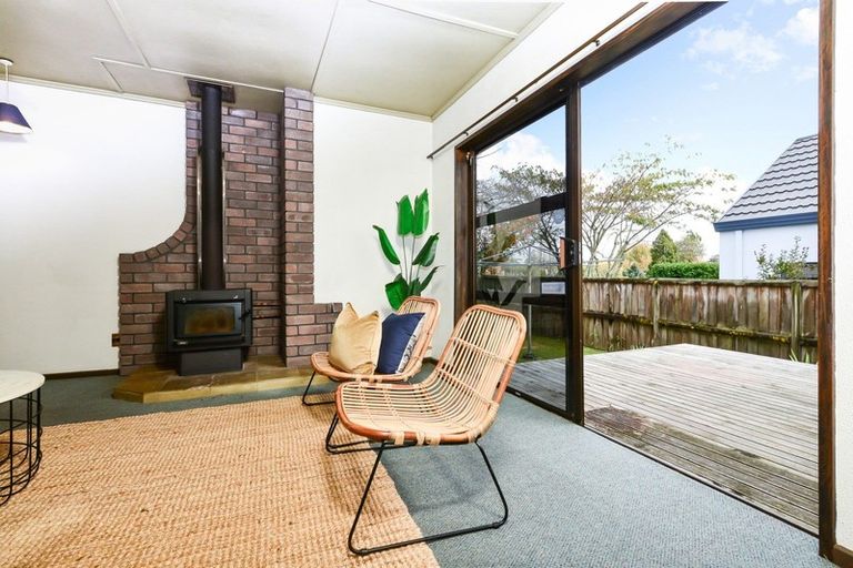 Photo of property in 1 Moule Place, Fairfield, Hamilton, 3214