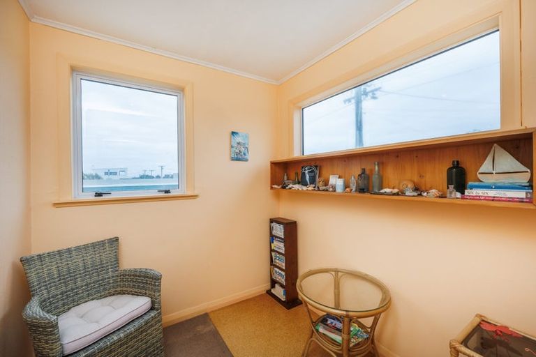 Photo of property in 19 Marine Parade South, Foxton Beach, Foxton, 4815