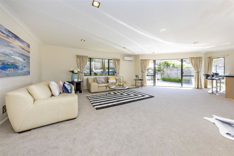 Photo of property in 30 Cairnsvale Rise, Manurewa, Auckland, 2105