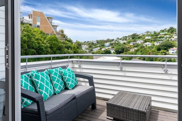 Photo of property in 20 Tiketike Way, Brooklyn, Wellington, 6021