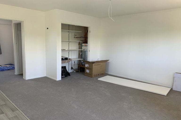 Photo of property in 28 John Dee Crescent, Red Beach, 0932