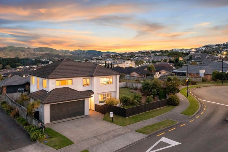 Photo of property in 2 Fiordland Place, Aotea, Porirua, 5024