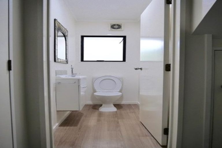 Photo of property in 32 Marae Road, Greenhithe, Auckland, 0632