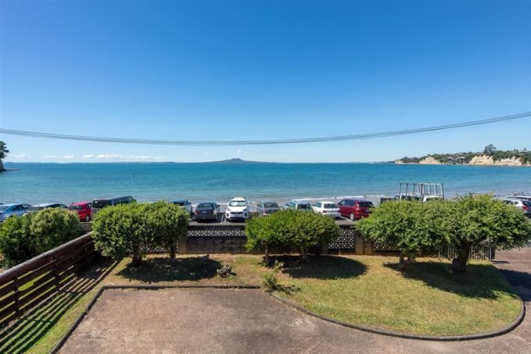 Photo of property in 32 Manly Esplanade, Browns Bay, Auckland, 0630