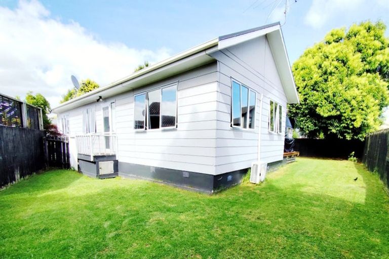 Photo of property in 12a Hinton Place, Weymouth, Auckland, 2103