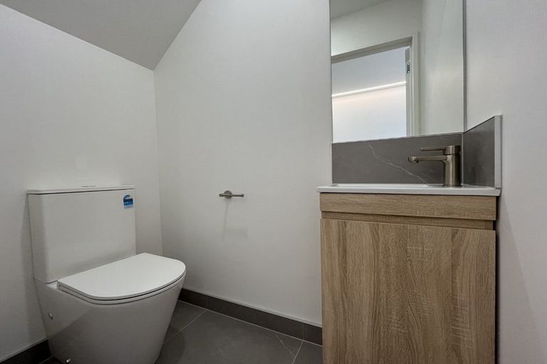 Photo of property in 7/131 Lancaster Road, Beach Haven, Auckland, 0626