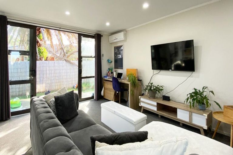 Photo of property in 2/57 Cardiff Road, Pakuranga, Auckland, 2010