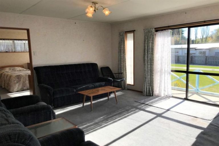 Photo of property in 13a Side Street, Clinton, 9534