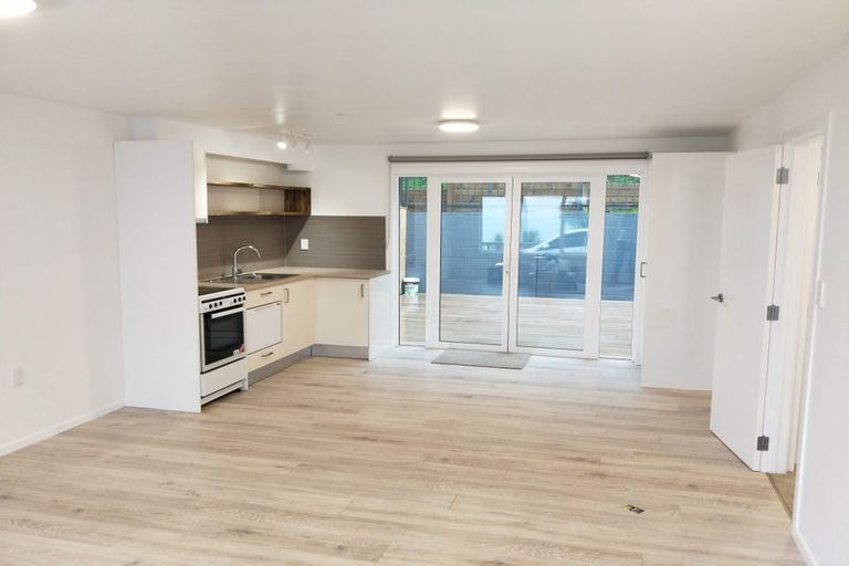 Photo of property in 32a Wade River Road, Stanmore Bay, Whangaparaoa, 0932