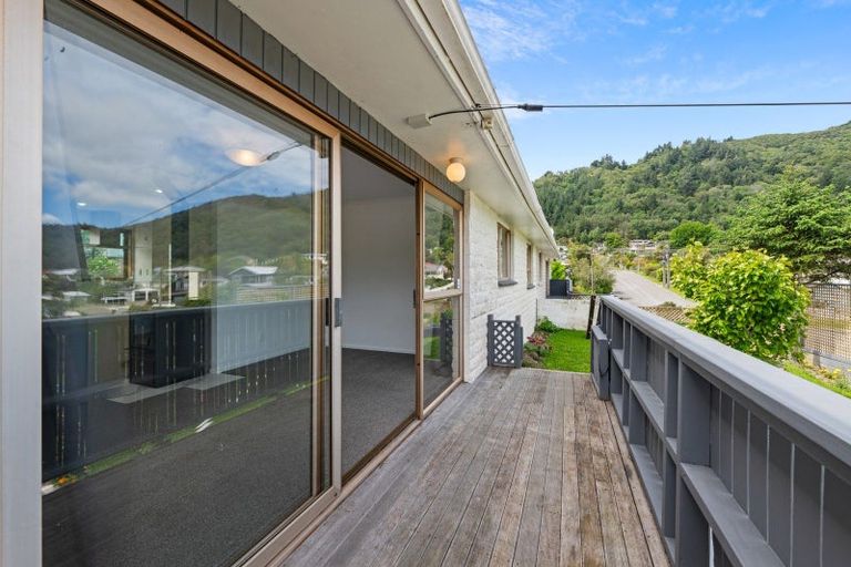 Photo of property in 2-1a Leicester Street, Picton, 7220