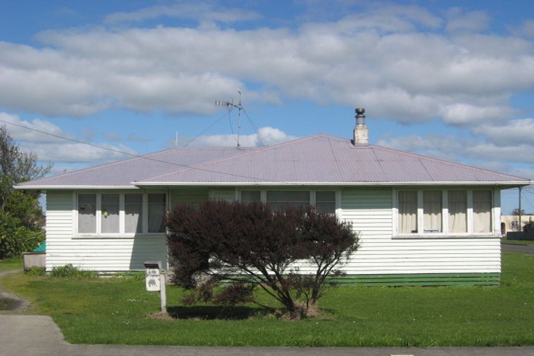 Photo of property in 18 Ngahina Street, Marton, 4710