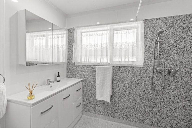 Photo of property in 20-20a Huatoki Street, Vogeltown, New Plymouth, 4310