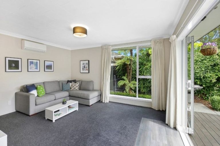 Photo of property in 2/5 Esher Place, Saint Martins, Christchurch, 8022