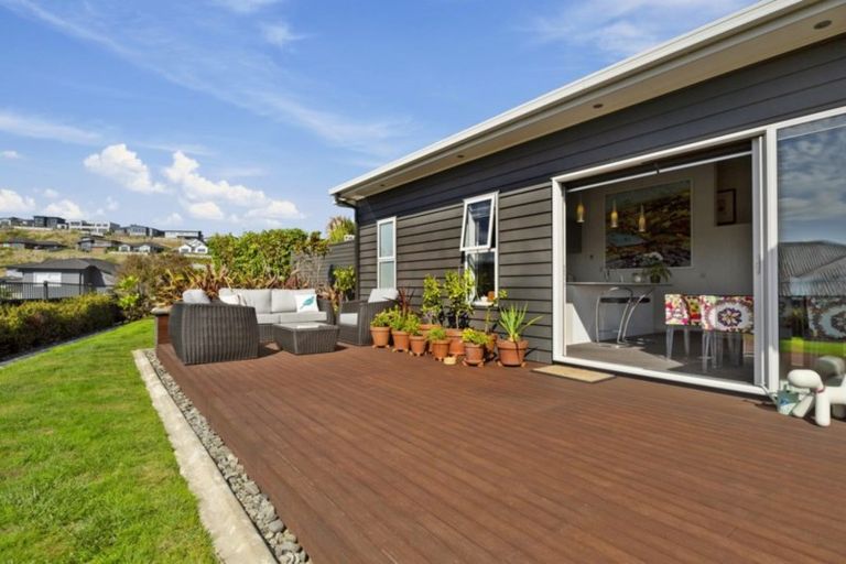 Photo of property in 53 Endeavour Drive, Whitby, Porirua, 5024