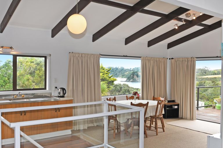 Photo of property in 3 Leigh Road, Leigh, 0985