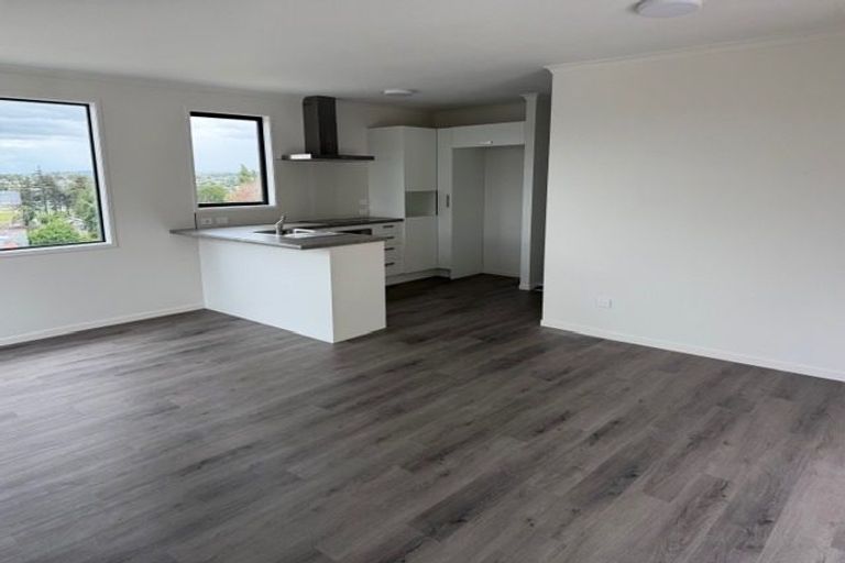 Photo of property in 1 Silver Fern Way, Woodhill, 0110