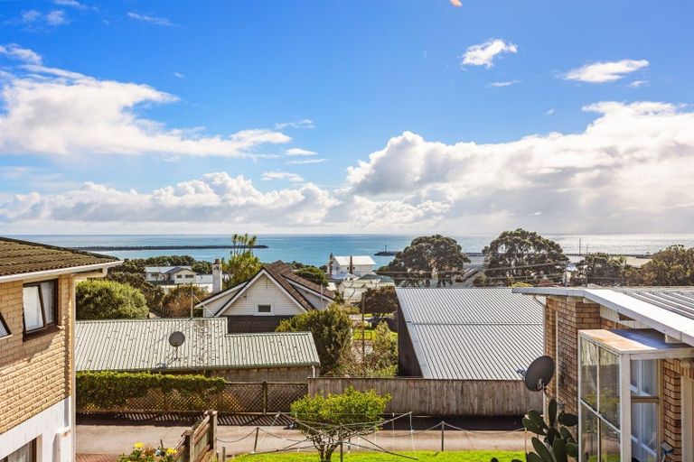 Photo of property in 14 South Road, Moturoa, New Plymouth, 4310