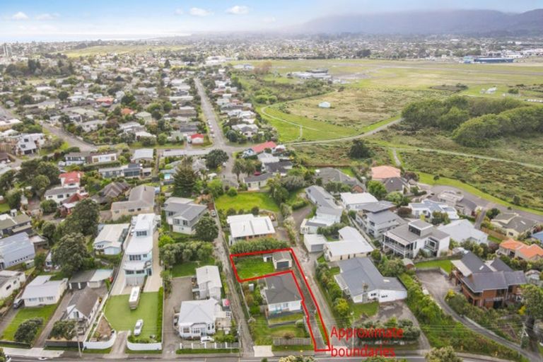 Photo of property in 50b Wharemauku Road, Raumati Beach, Paraparaumu, 5032
