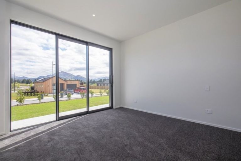 Photo of property in 33 Obelisk Street, Wanaka, 9305