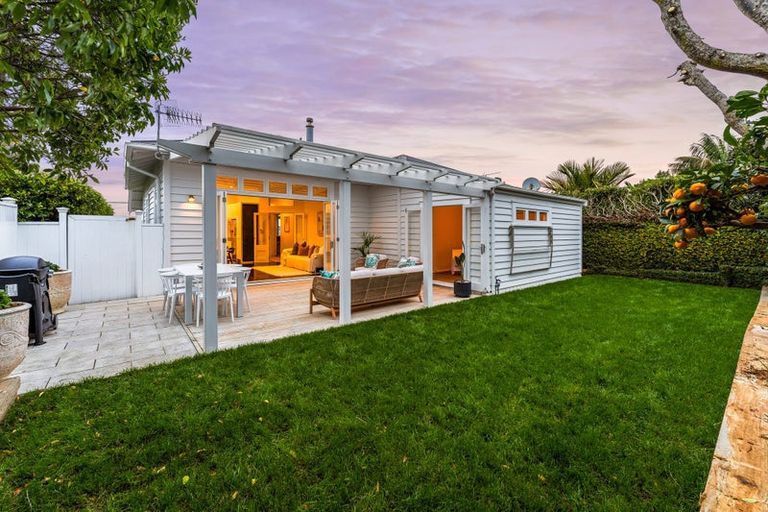 Photo of property in 1/20 Richmond Avenue, Northcote Point, Auckland, 0627