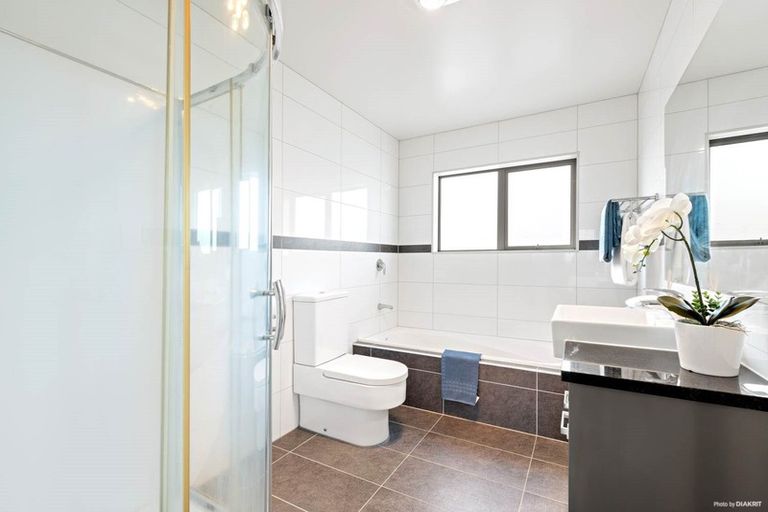 Photo of property in 3 Clady Drive, Flat Bush, Auckland, 2019