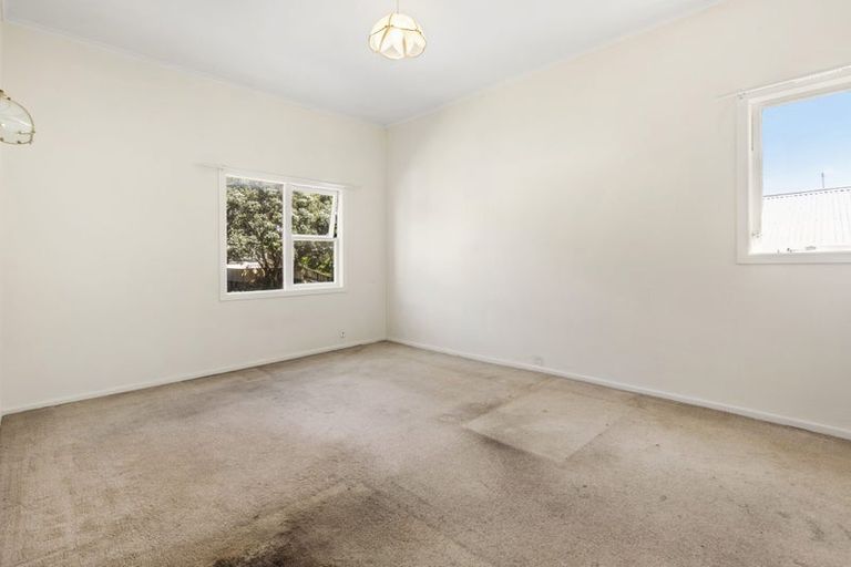 Photo of property in 62 Happy Valley Road, Owhiro Bay, Wellington, 6023