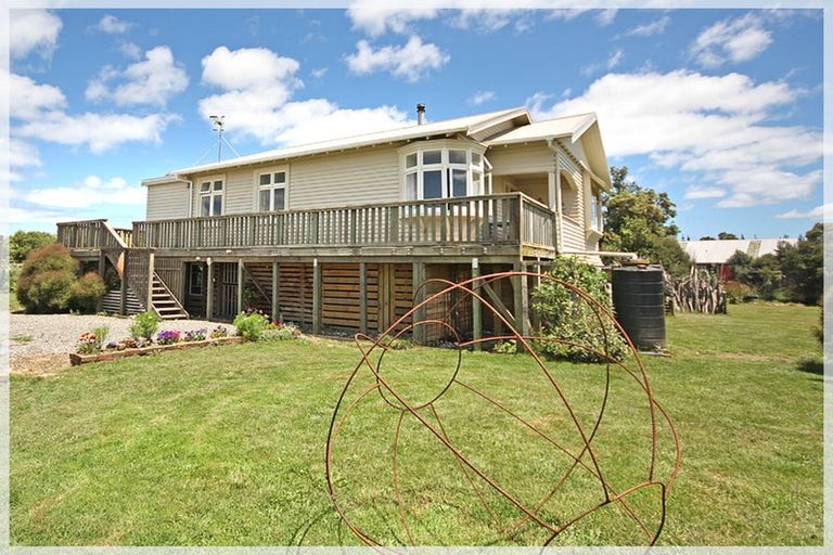 Photo of property in 42 Nuku Street, Tangimoana, 4822