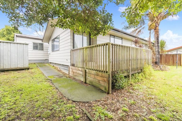 Photo of property in 2/57 Redcrest Avenue, Red Hill, Papakura, 2110