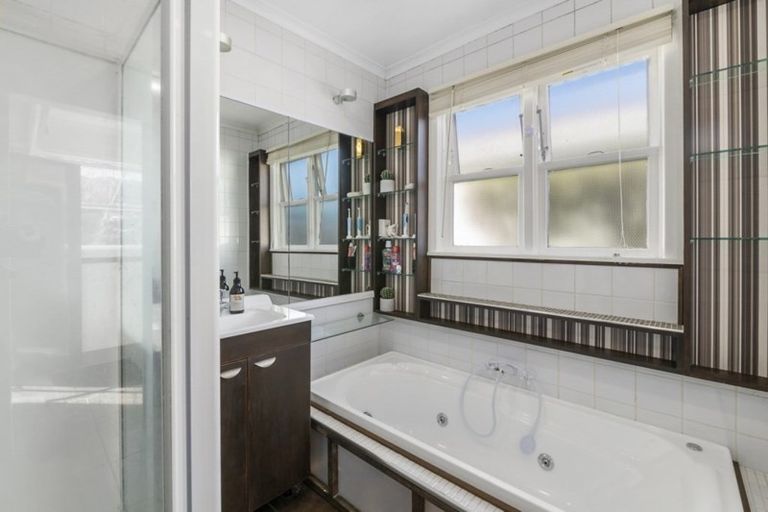 Photo of property in 8 South Street, Tawa, Wellington, 5028