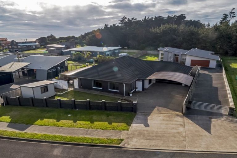 Photo of property in 250 Park Avenue, Waitarere Beach, Levin, 5510