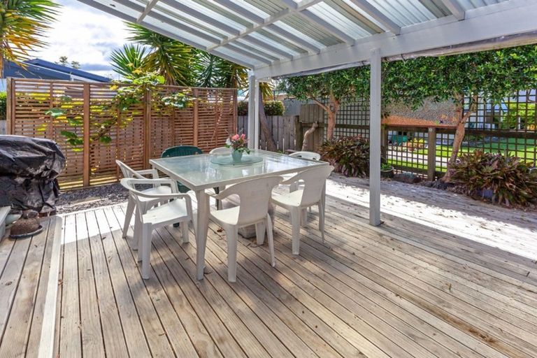 Photo of property in 100d Waverley Place, Whangamata, 3620