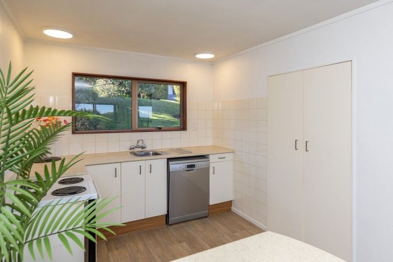 Photo of property in 30a Kakariki Grove, Waikanae, 5036