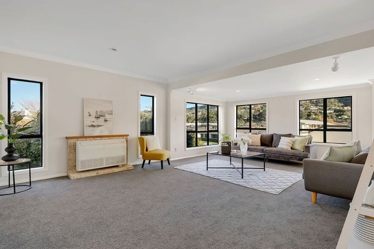 Photo of property in 40 Hinau Street, Tawa, Wellington, 5028