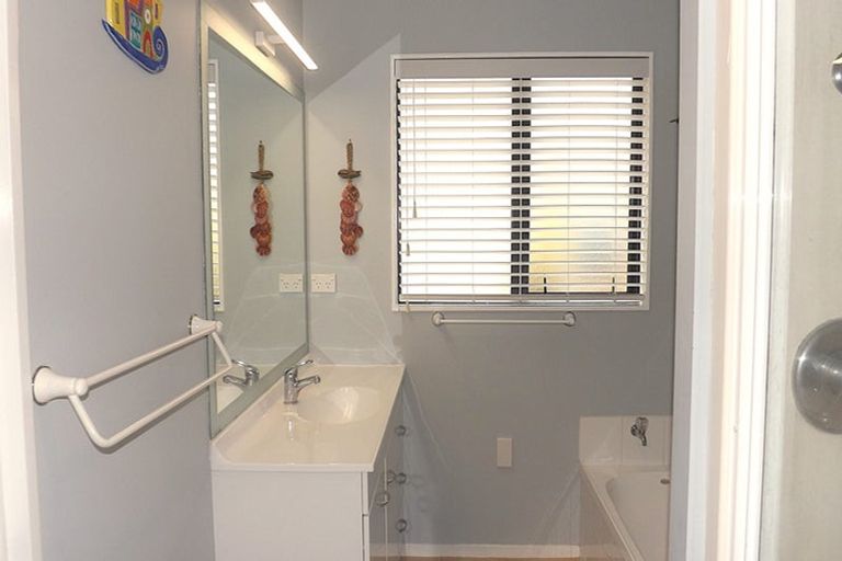 Photo of property in 1 Lochiel Place, Te Kamo, Whangarei, 0112