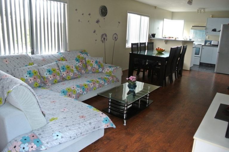 Photo of property in 1/3 Valecrest Place, Bayview, Auckland, 0629