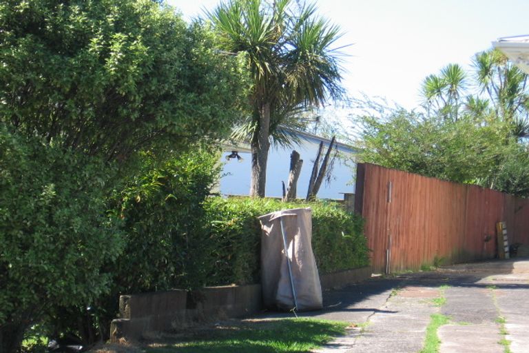 Photo of property in 1/13 Martin Place, Kelston, Auckland, 0602