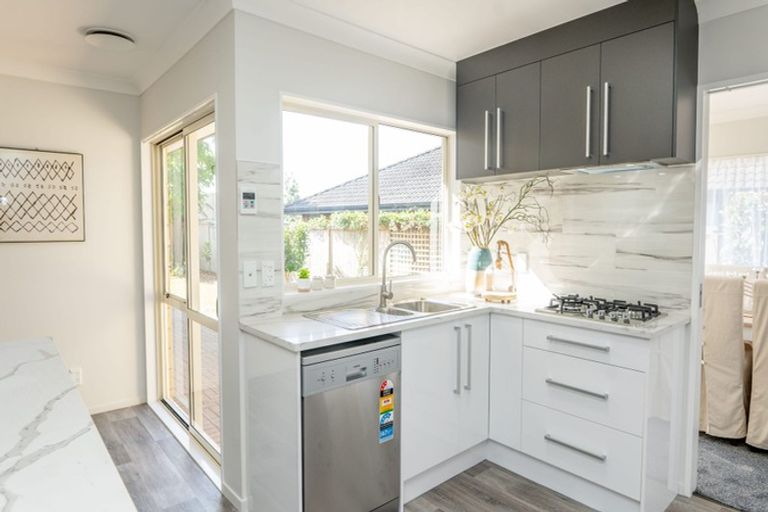 Photo of property in 5 Greta Banks Place, Wattle Downs, Auckland, 2103