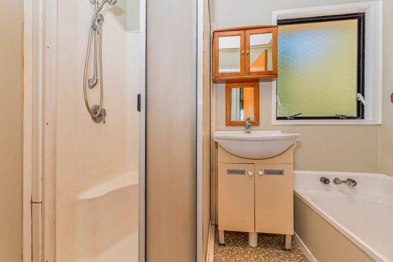 Photo of property in 6 Holmes Drive South, West Harbour, Auckland, 0618