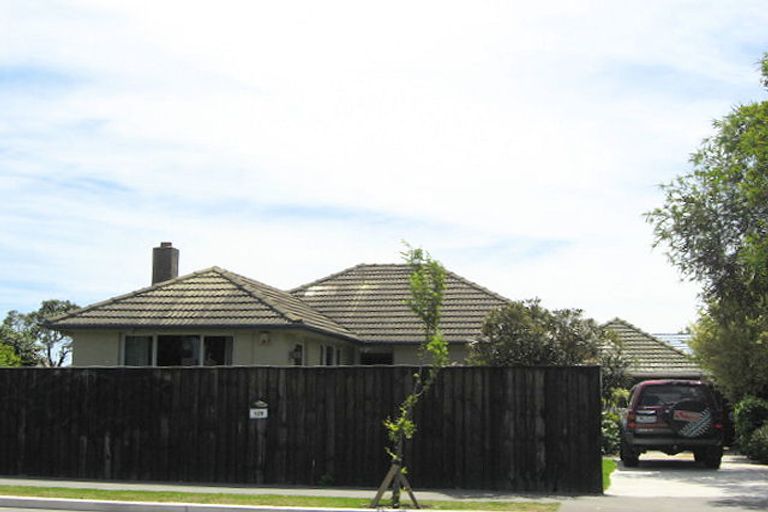Photo of property in 129 Wainoni Road, Avondale, Christchurch, 8061