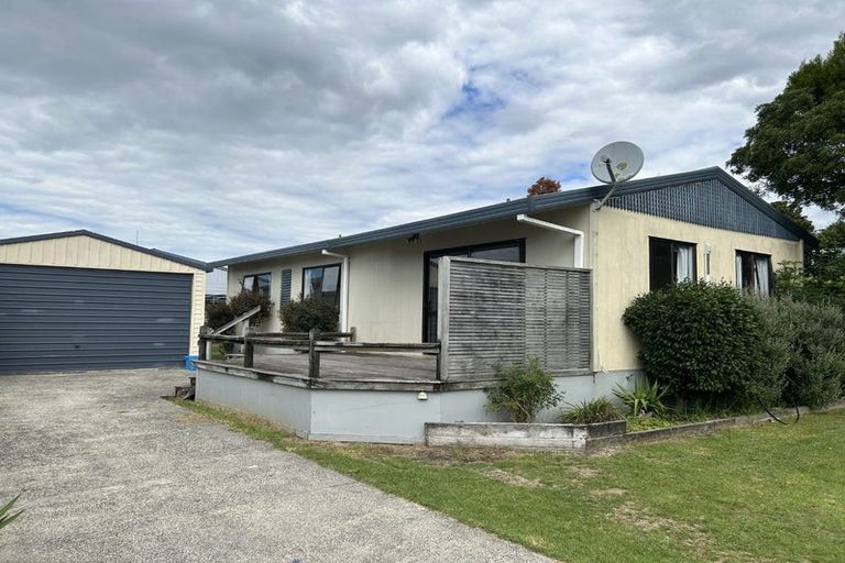 Photo of property in 14 Barrow Place, Te Puke, 3119