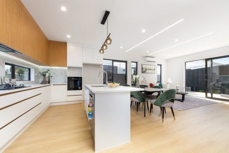 Photo of property in 3b Pendlebury Street, Green Bay, Auckland, 0604