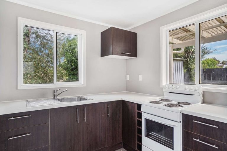 Photo of property in 9 Flaunty Place, West Harbour, Auckland, 0618