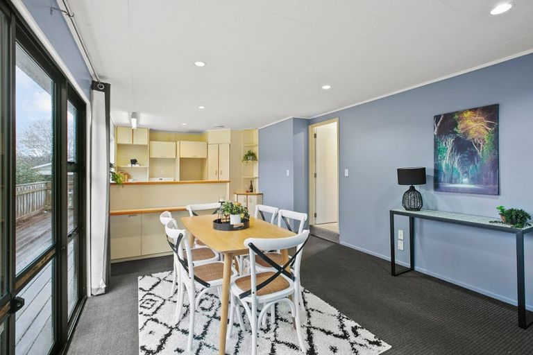 Photo of property in 25 Montana Place, Merrilands, New Plymouth, 4312