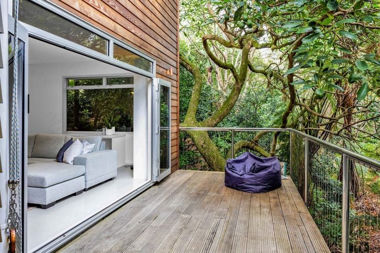 Photo of property in 12 Leatham Avenue, Strandon, New Plymouth, 4312