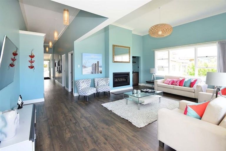 Photo of property in 1047 Whangaparaoa Road, Tindalls Beach, Whangaparaoa, 0930