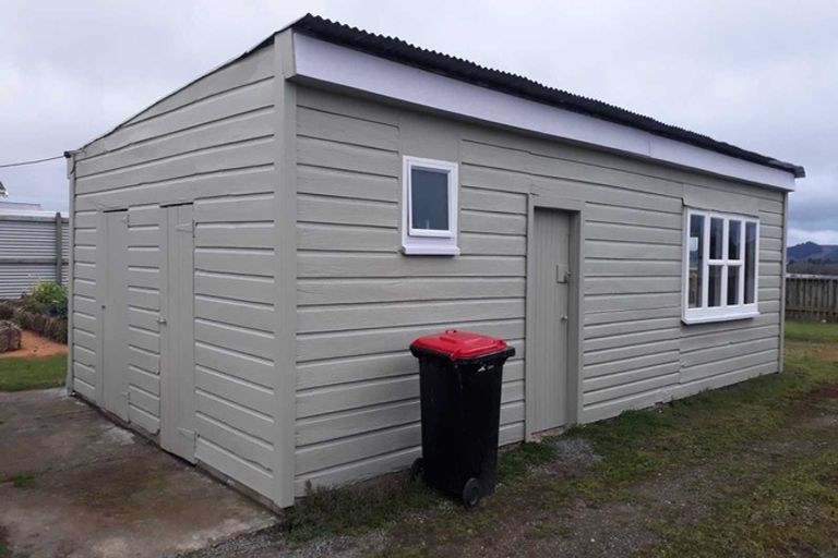 Photo of property in 25 Main Road, Tuatapere, 9620