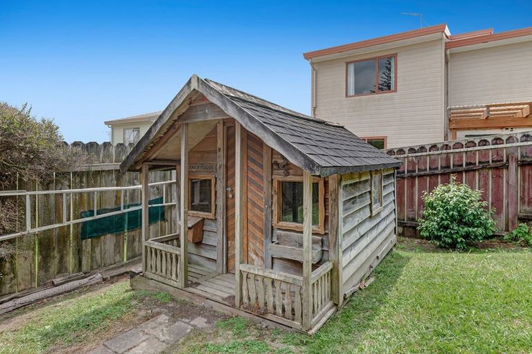 Photo of property in 5 Ian Marwick Place, Birkenhead, Auckland, 0626