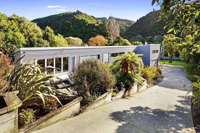 Photo of property in 10 Black Beech Street, Birchville, Upper Hutt, 5018