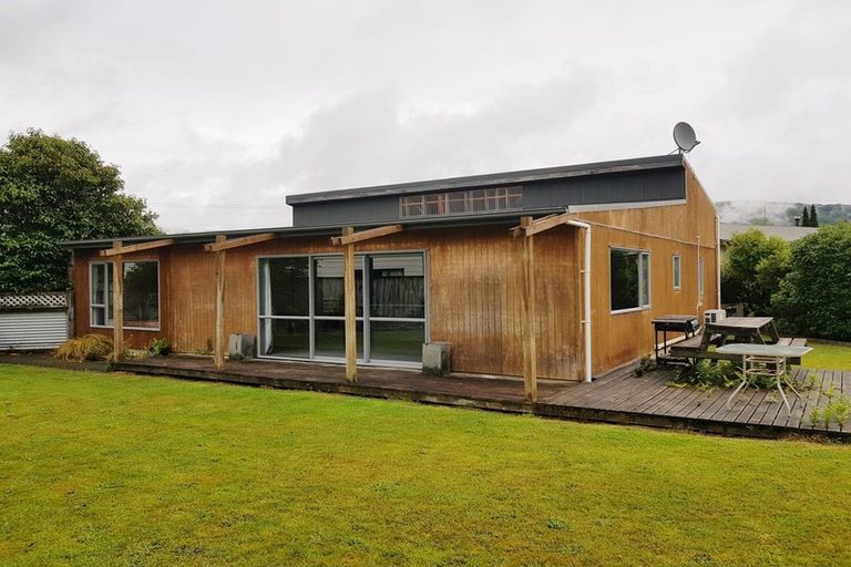 Photo of property in 43 Hillside-manapouri Road, Manapouri, 9679